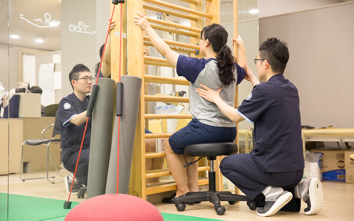 척추 측만증 치료 (슈로스 운동치료) 이미지