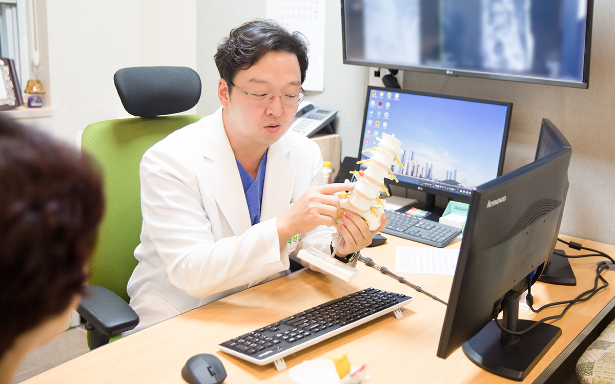 1층 신경외과 진료실